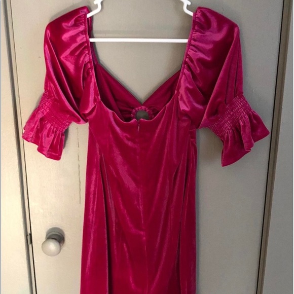 Pink velvet dress with puff sleeves - Picture 2 of 2